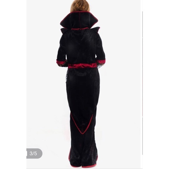 Vampira velveteen and lace black & red Halloween costume - Picture 3 of 16
